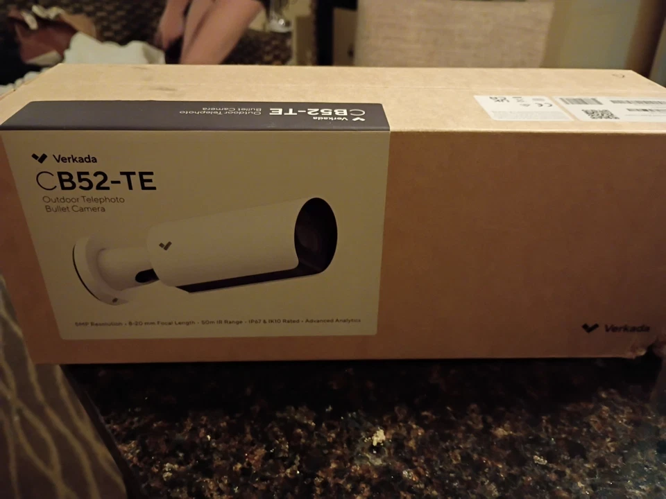 Bala teleobjetivo exterior Verkada. Cámara Foto 2 de 2