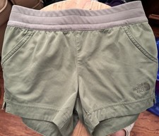 The North Face Girls FlashDry Utility Shorts Green S Lightweight Pockets