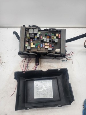 07-09 Tahoe Suburban Escalade Yukon Engine Bay Fuse Relay Box 15092625