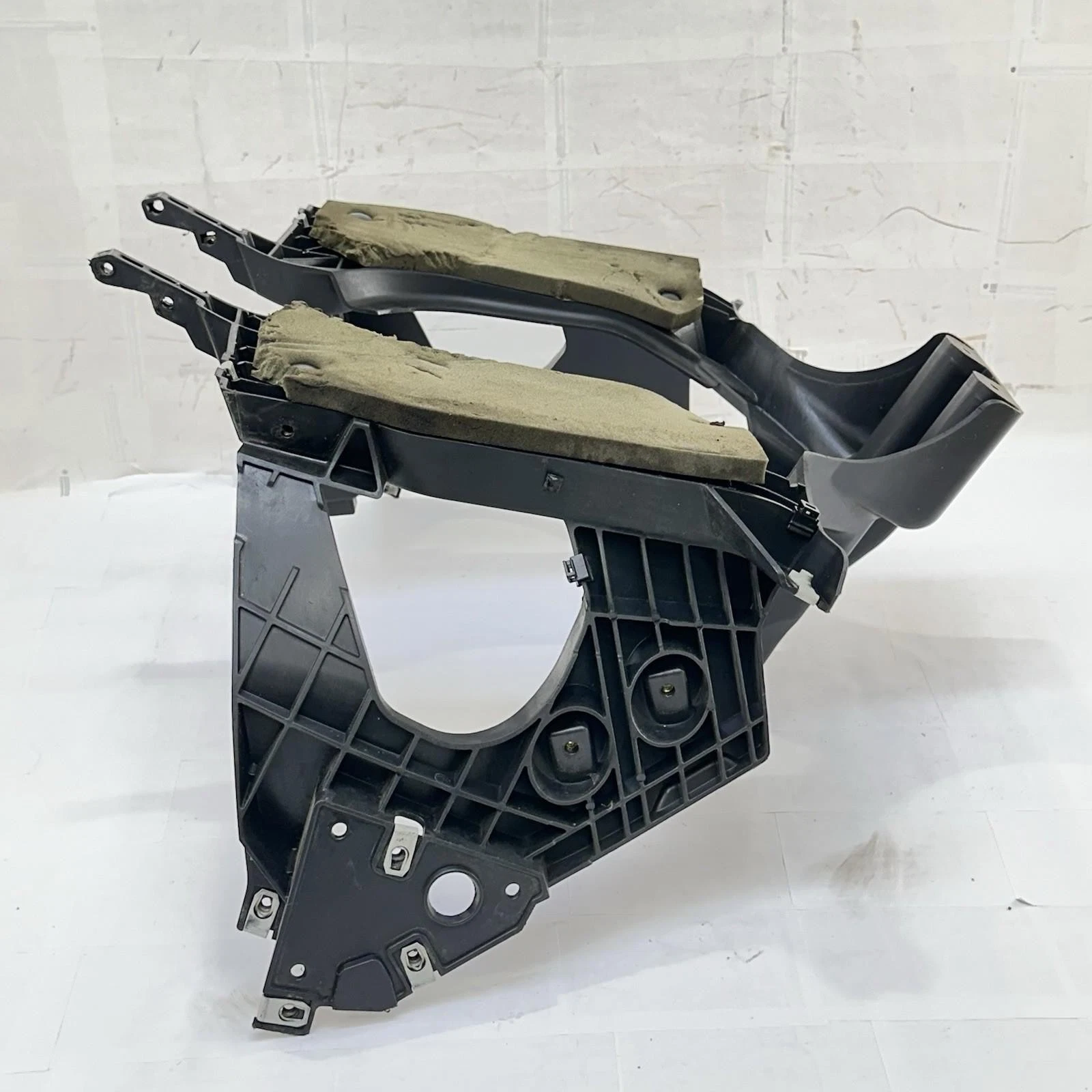 2016 CAN-AM SPYDER RT FRONT COWL DASH FAIRING CONSOLE SUPPORT BRACKET STOCK