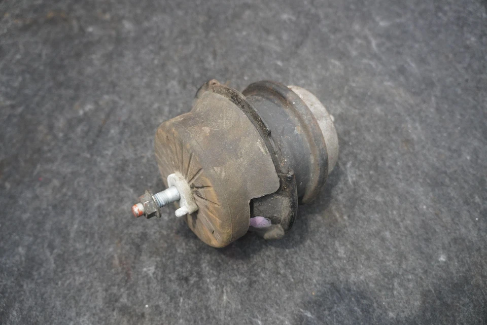 Aislador de montaje del motor delantero 11220JF00D OEM Nissan GT-R 2010 Foto 2 de 4