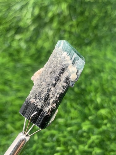 32 Carats Albite Tourmaline Specimen. - Picture 6 of 8