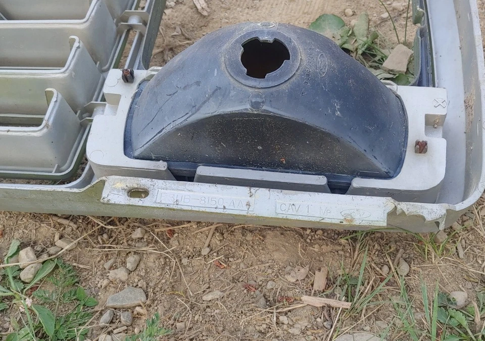 80 81 82 83 84 85 86 87 88 91 1979 Ford Econoline E150 E250 E350 parrilla OEM Foto 3 de 4