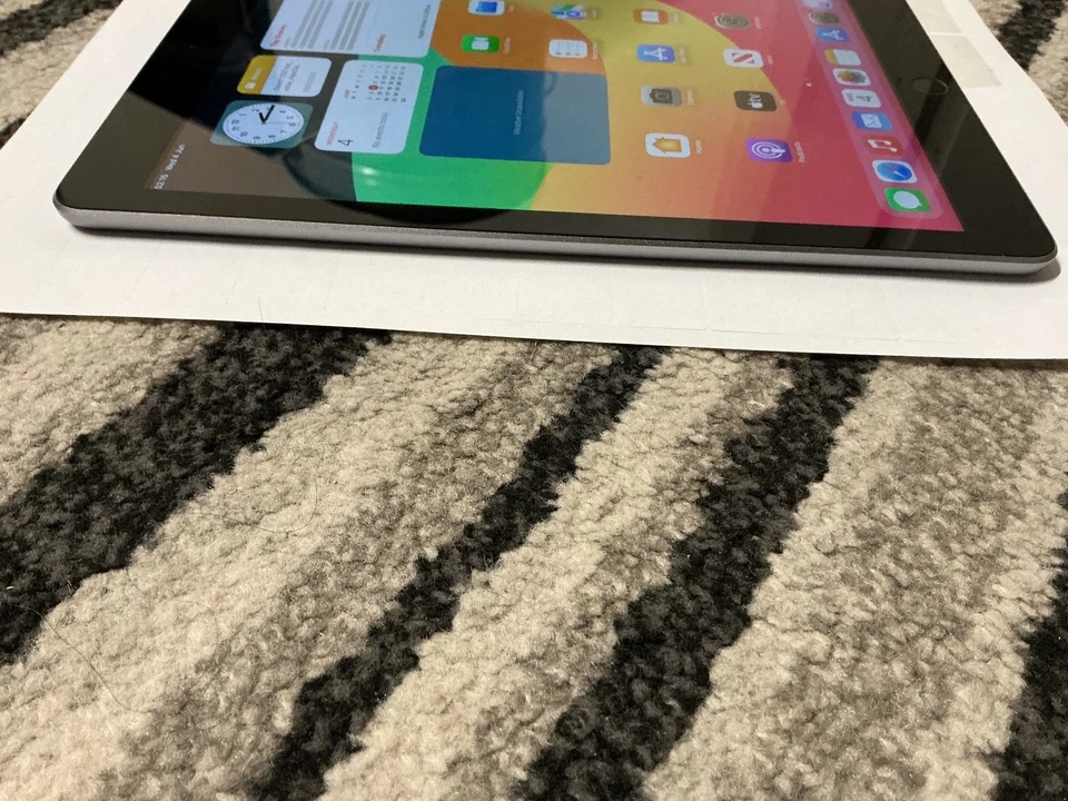 Apple iPad 6 Gen A1893 Retina 9.7" 32GB Space Grey WIFI - Image 4 of 4