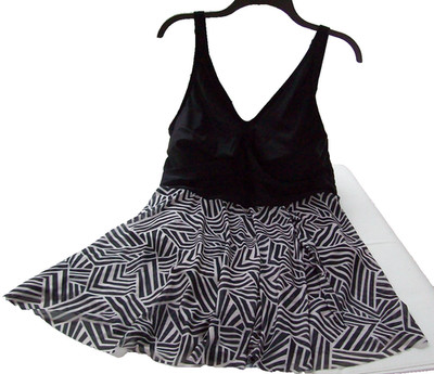 nwt BLOOMCHIC 2X 18 20 Twist Front 1pc Tie Swimdress Black Geo Print Fit & Flare