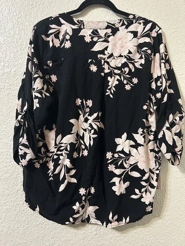 Torrid Harper Plus Size 2 Black Pink Floral V-Neck 3/4 Sleeve Button Blouse image 4