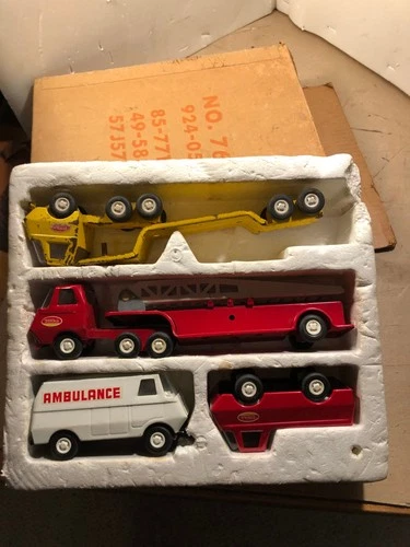 vintage Tonka Fire department Gift Set w/ladder trck 1969, original not complete