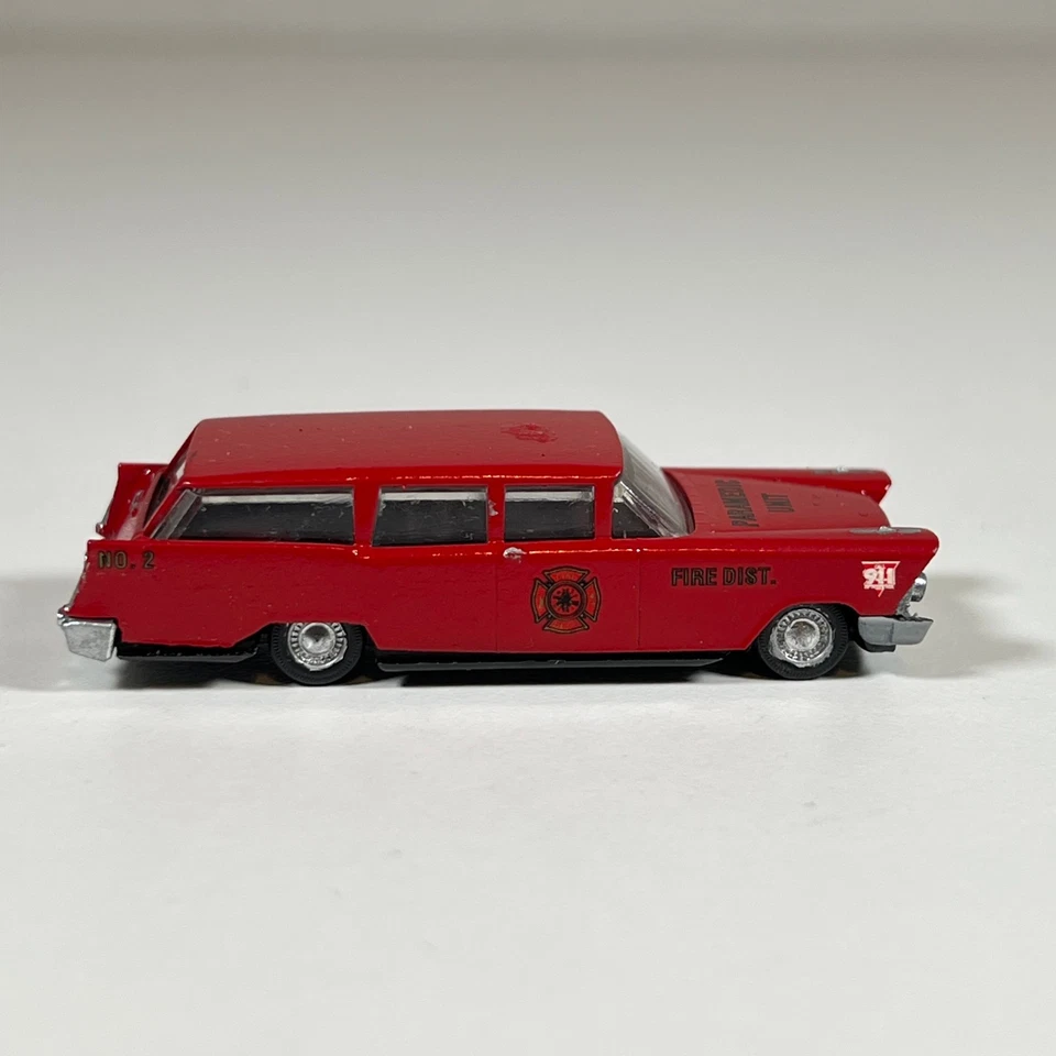 Vagón Empire Fire District de colección coche de plástico rojo años 60 - falta luz de techo Foto 4 de 4