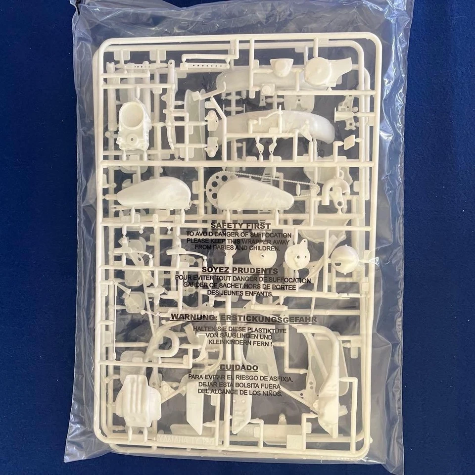 Yamaha TY 125 1/8 Scale Model Kit Motorcycle Replica Not specified - Image 4 of 4