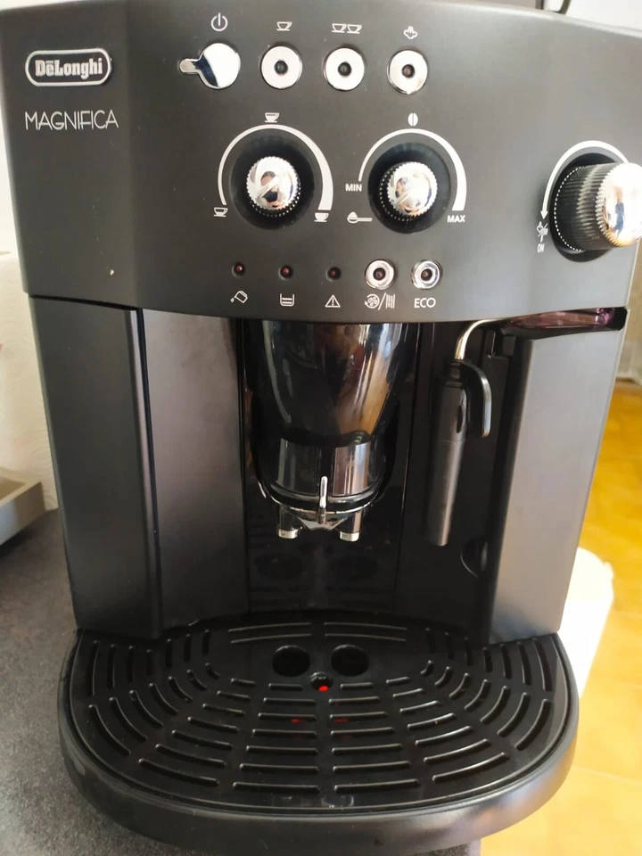 DeLonghi Magnifica S, foto 1 di 2
