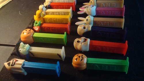 Lot (18) Vintage PEZ Dispensers - Halloween Peanuts Easter Bunny - Rare - Picture 6 of 9