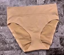 NWOT GAP BODY XL BEIGE RUCHED BACK BONDED STRETCH SEAMLESS SHAPING BRIEF PANTIES