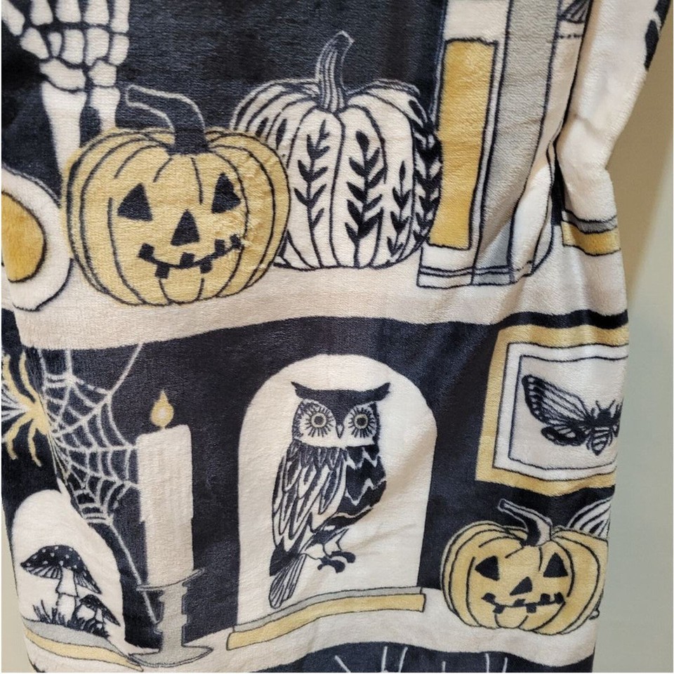 CYNTHIA ROWLEY Curious oversized decorative throw. 60" x 70" Halloween