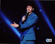 Foto 8x10 firmada por Matt Rife sexy comediante Wild N Out MTV con certificado de autenticidad Beckett BR25845
