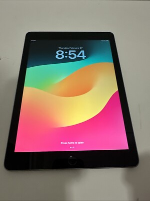Apple iPad 6th Gen. 32GB, Wi-Fi + Cellular (Unlocked), 9.7in - 77% Battery