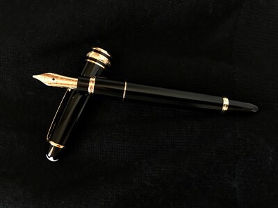 NEW Montblanc Meisterstuck Fountain Pen YD1337782 Med Nib 4810 14K 585 4.5''~PIX