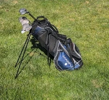 Maxfli Golf Bag With Full Iron Set Of HT 2000 Clubs