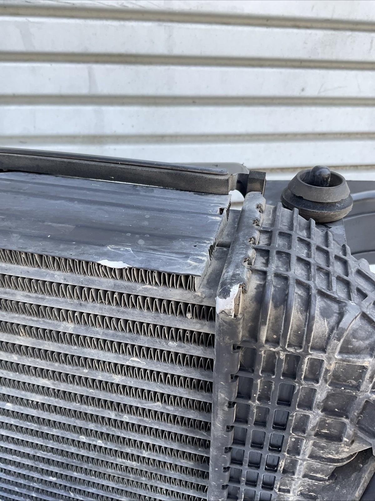 OEM 14-24 MASERATI GHIBLI 3.0L TURBO INTERCOOLER PASSENGER RIGHT 16474840