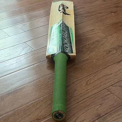 Kookaburra Kahuna Cricket Bat for Cricket Beige/Green with Green Grip