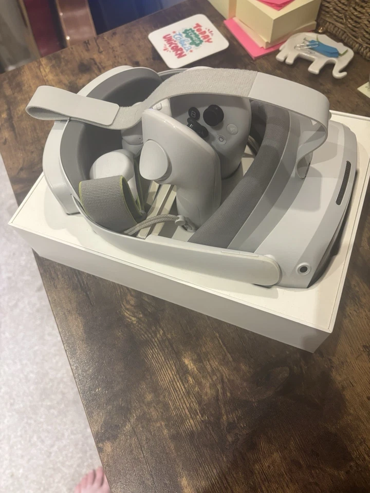 Pico 4 Ultra VR Headset 256GB, 12GB RAM w/ Trackers - Image 4 of 4