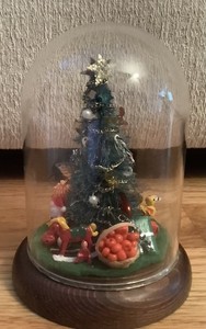Bottle Brush Decorated Christmas Tree Glass Cloche Wooden Stand Presents 5” Tall