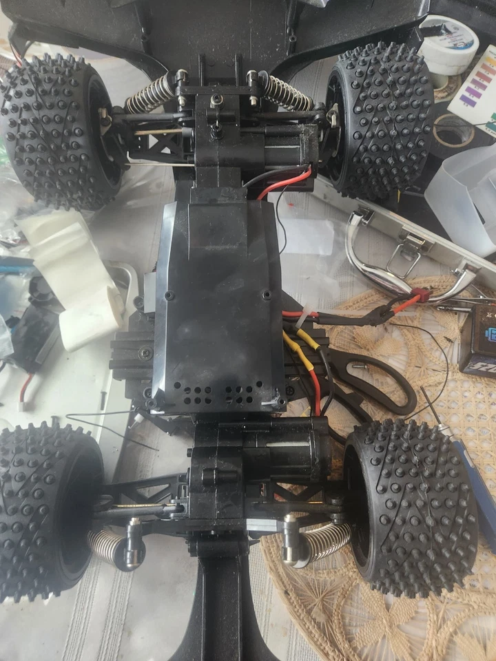 Radio Shack Tempest Vintage Twin Motor Off Road 4x4 RC Vehicle - Image 3 of 4