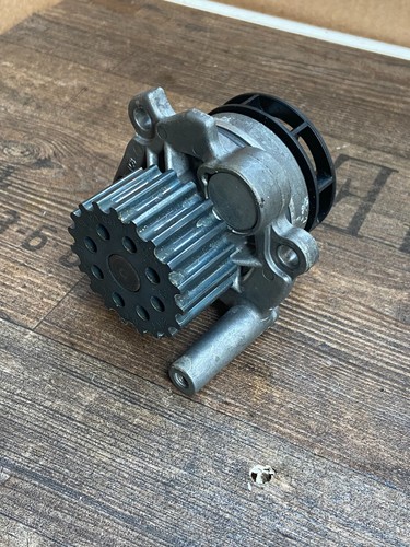 Original VW Passat 2.0 TDI CFF Wasserpumpe 03L121019