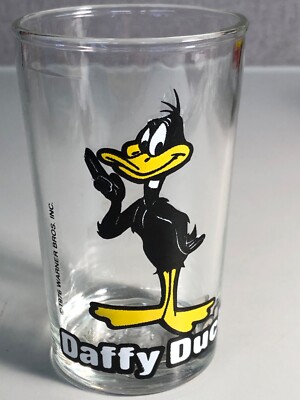 1976 Daffy Duck 8 oz glass with Tweety bird embossed bottom(BEE677)