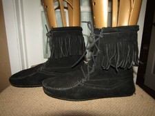 Minnetonka 429 Womens sz 8 Ankle Booties Moccasins Black Suede Fringe