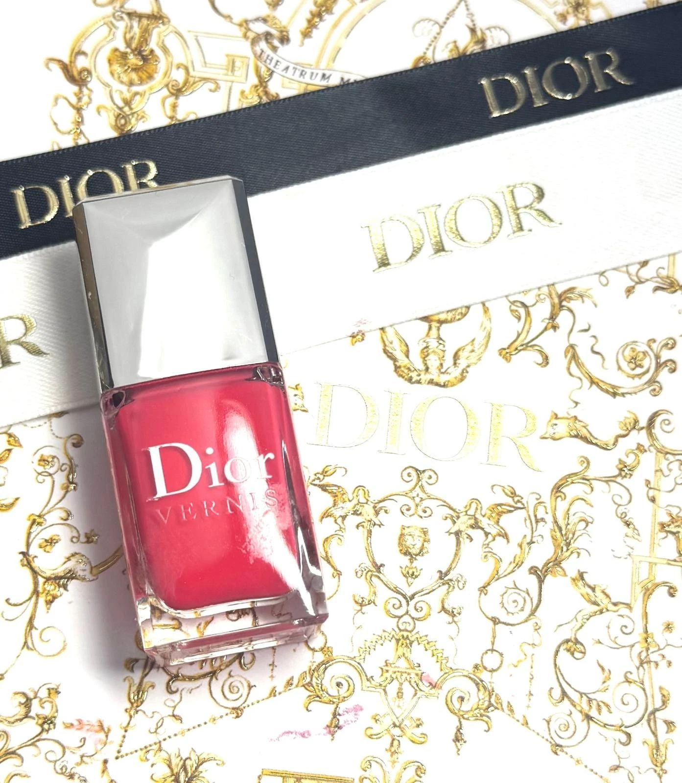 Dior Vernis Couture Colour Gel Shine And Long Wear Nail Polish 659 Lucky
Opens in a new window or ta