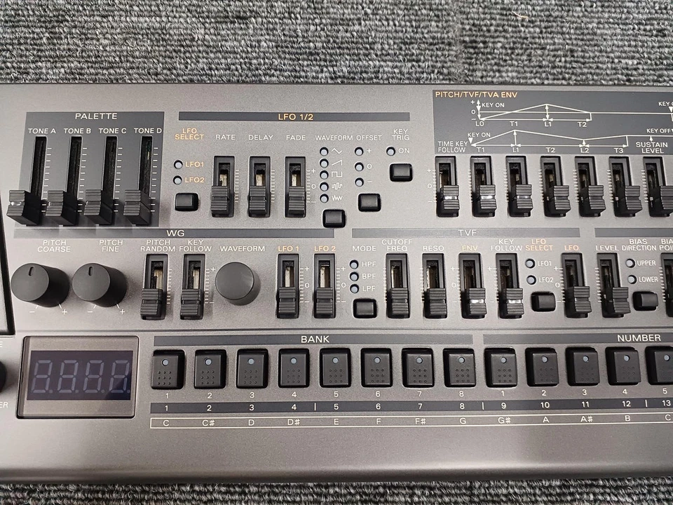 Roland Boutique JD08 Synthesizer - Image 3 of 4