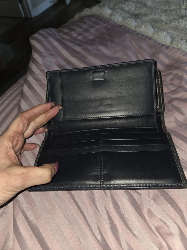 Cartera Larga Coach Signature Cuero Azul Marino y Lona Hebilla Sobre Usada en Excelente Condición! Foto 3 de 4