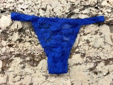 NWT True Vintage Victoria  s Secret PINK Lace Keyhole V String Thong Panties S