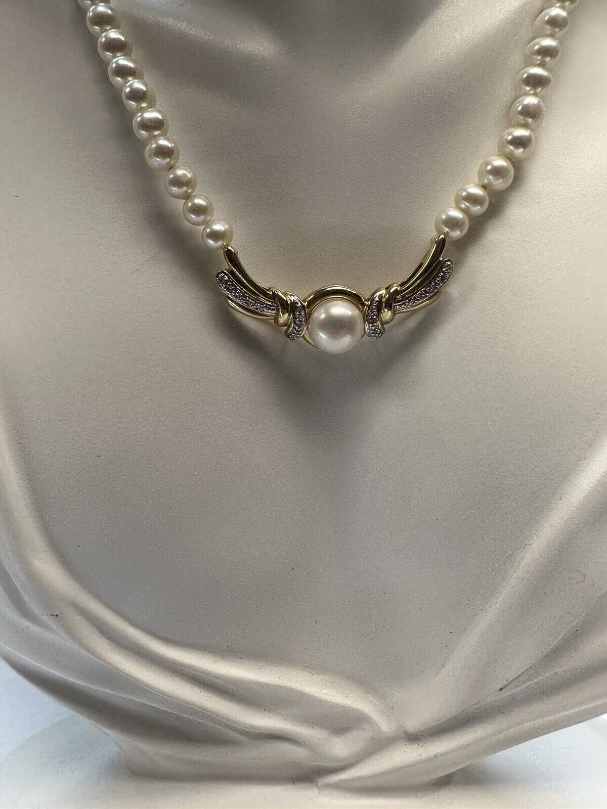 14k Gold necklace with pearls - image 2