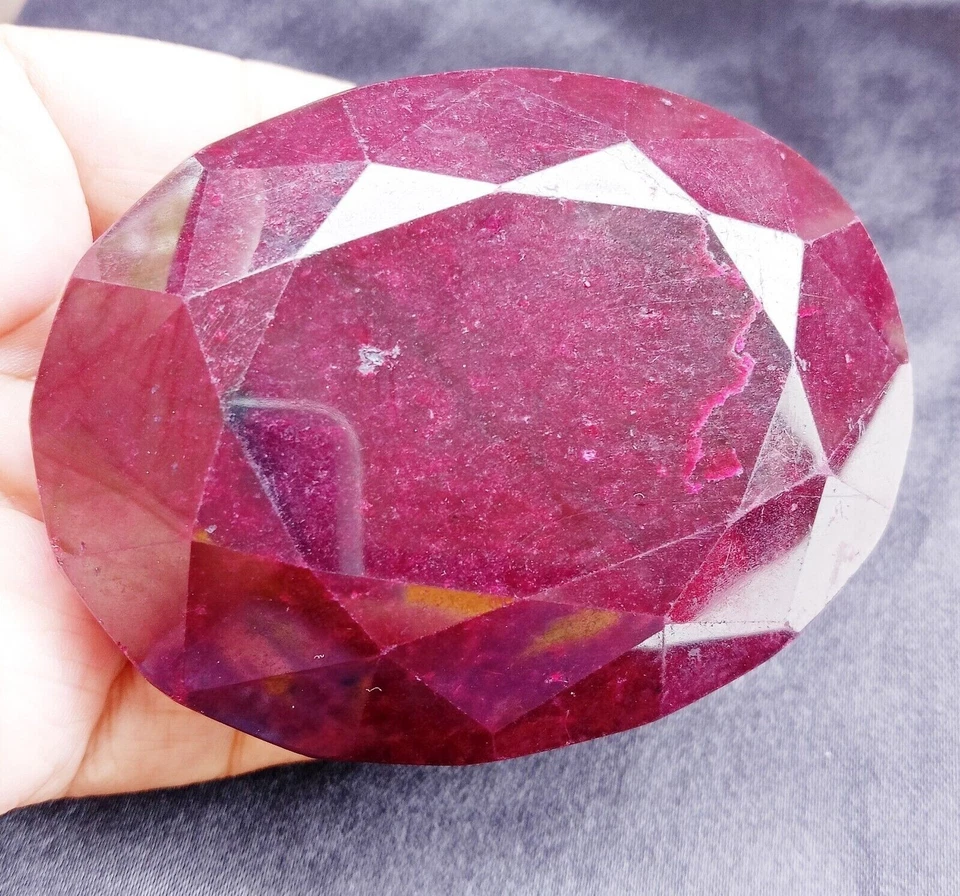 Gran Rubí Rojo Natural Certificado Museo Grado 1950.50 Cts. Piedra preciosa de corte ovalado GH246 Foto 3 de 4