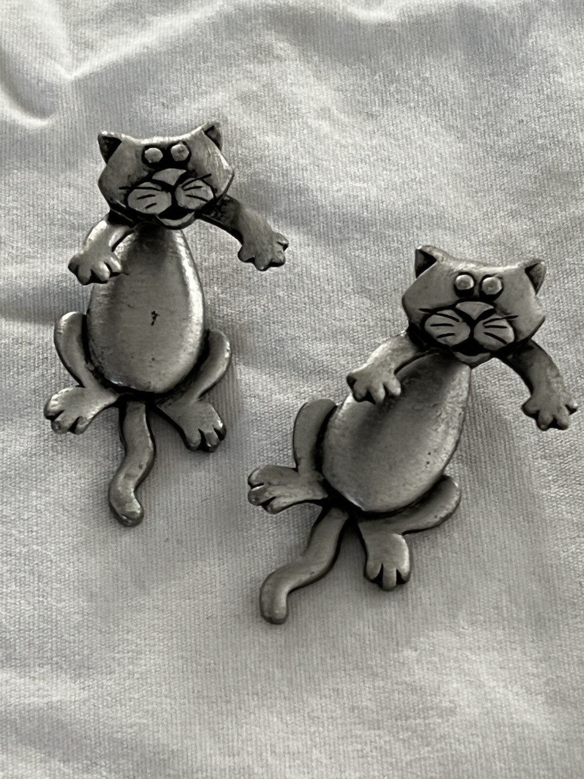 Signed JJ Jonette Moveable Post Cat Dangle Pewter… - image 1