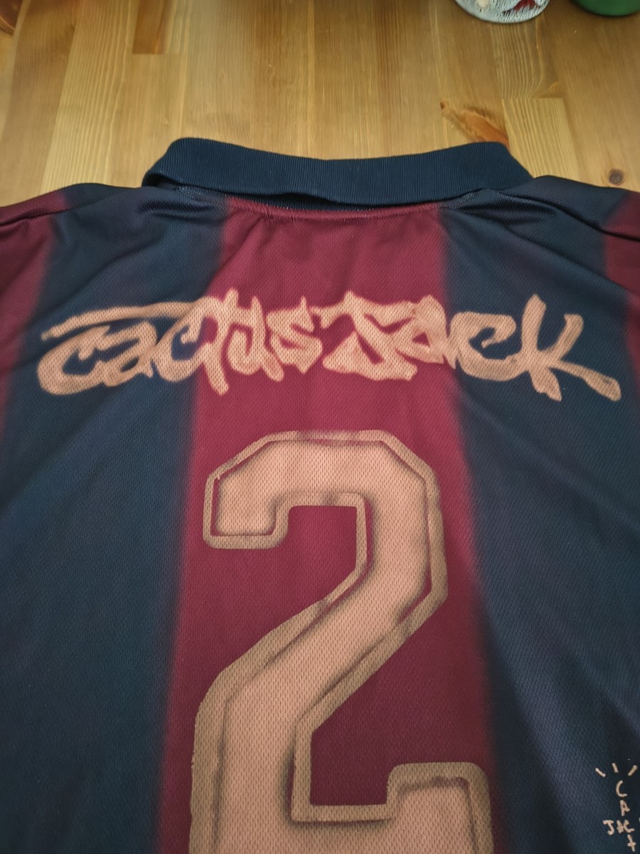 Sortie du maillot spécial Nike Barcelona Travis Scott 2000-2001
