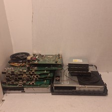 LOTE DE PIEZAS CONSOLA XBOX ONE 1540 - Dos consolas, 7 Mobos y 3 unidades de disco adicionales