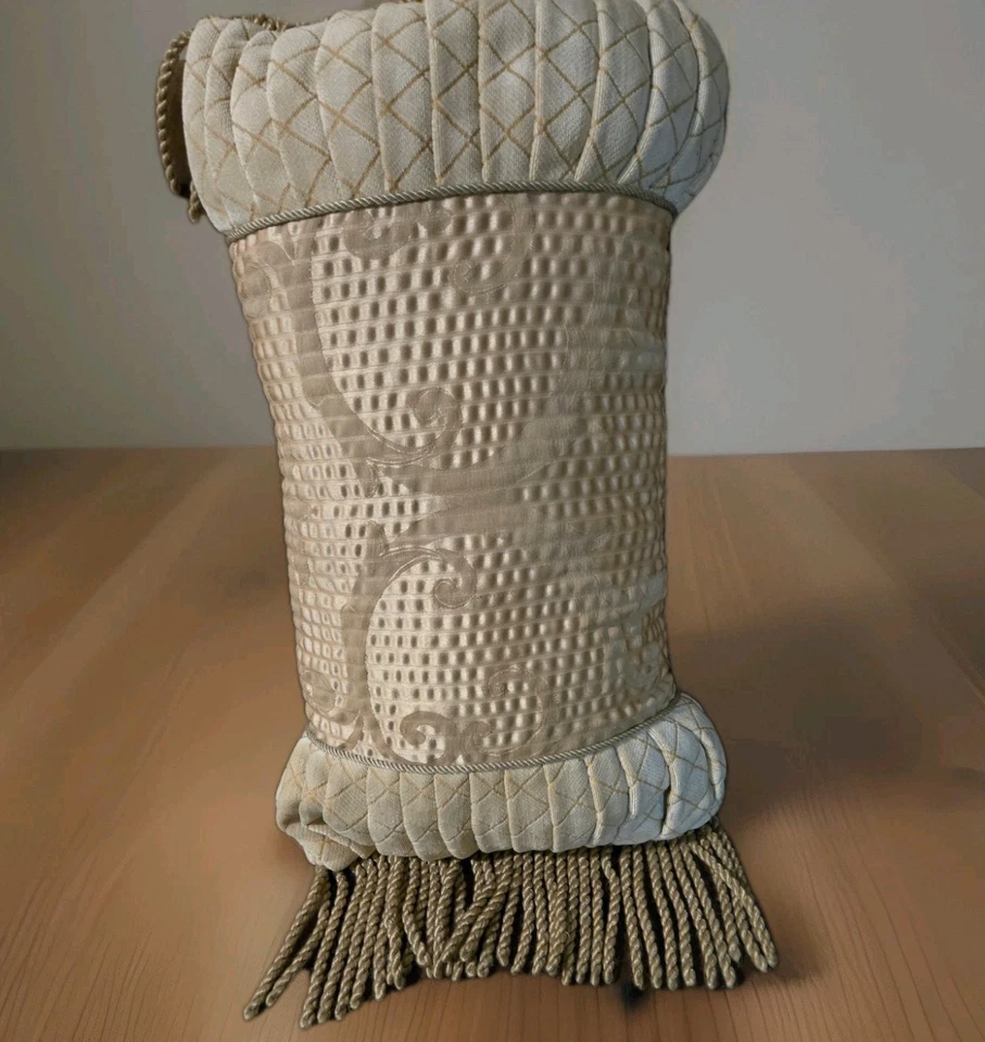 Almohada Lumbar Jacquard Beige Decorativa Vintage con Borlas. Foto 2 de 4