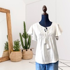 Rock & Indigo Women's M Short Ruffle Sleeve Tassel Rope Embroidered Top Ivory