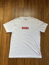 Levis Box Logo T Shirt Color: White Size:M