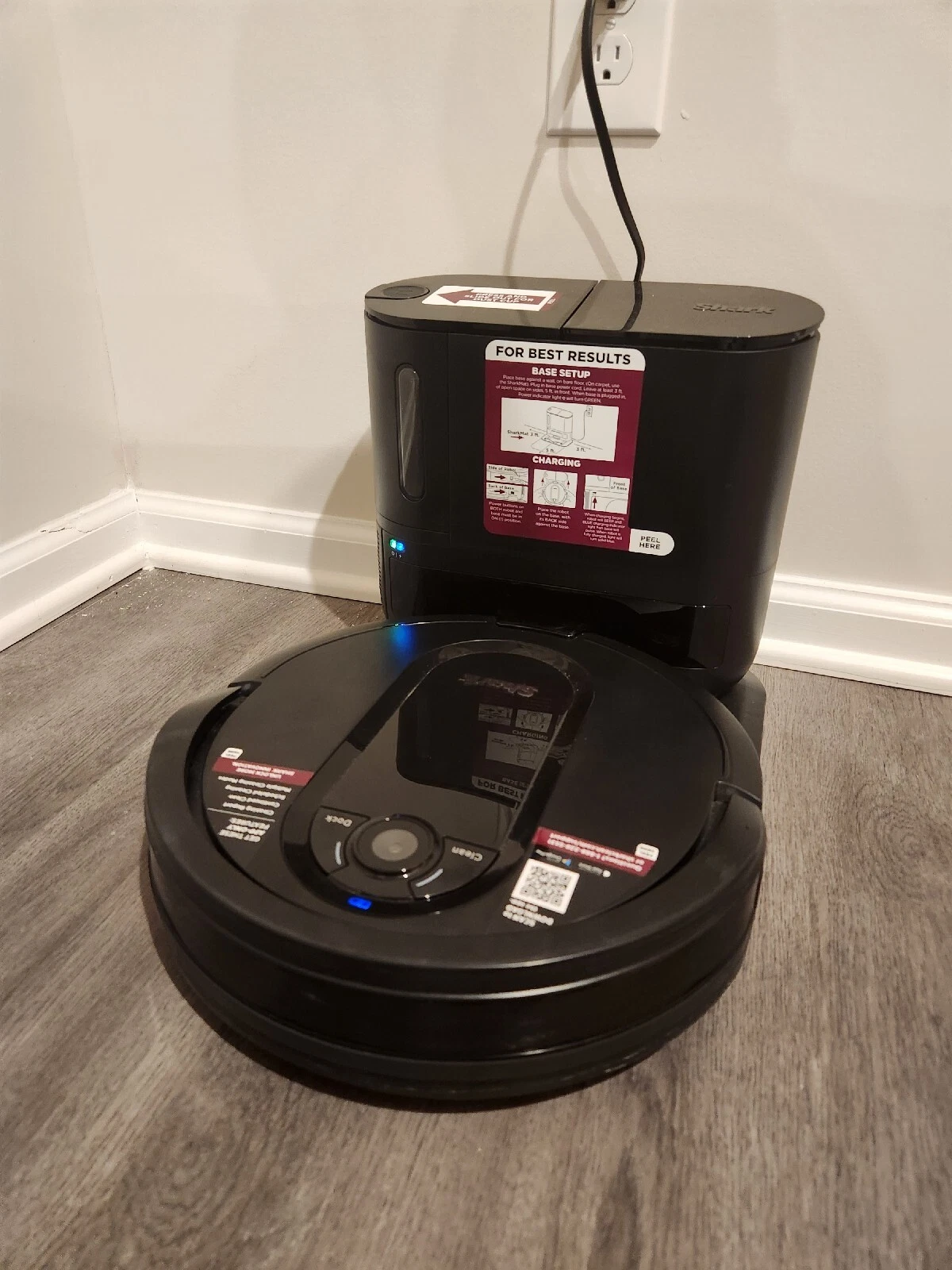 Shark Robot Vacuum - Self Emptying with Base (RV1300)