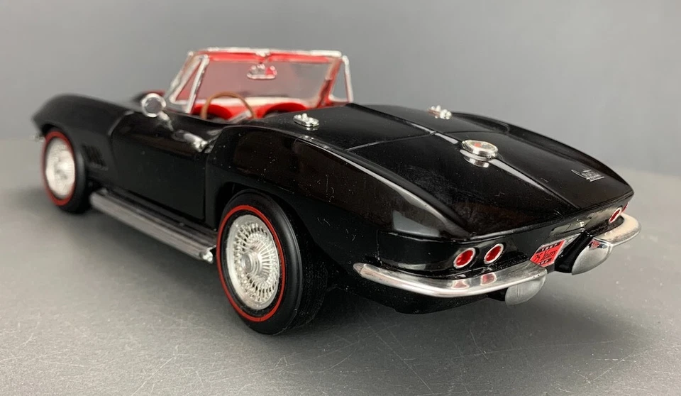Corvette Roadster 1967 fundido 1:18 ERTL preto/vermelho D0986 - Imagem 3 de 4