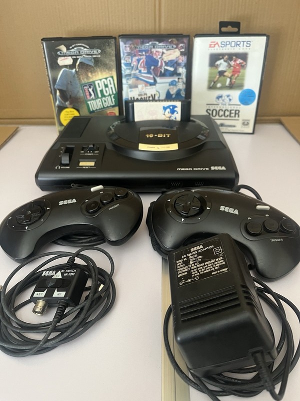 Sega Mega Drive Black 16-Bit Console Bundle 2 Controllers Plus Games