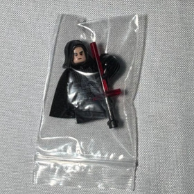 LEGO Star Wars: Kylo Ren W/ Lightsaber, Cape & hood - sw0859 set 75179