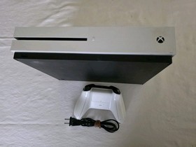 Microsoft Xbox One S Console White Complete w/ 2 Free Games Tested Working