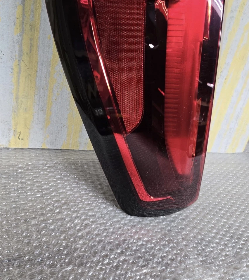 GENUINA OEM GMC SIERRA 1500 2019-2024 LUZ TRASERA IZQUIERDA LADO CONDUCTOR LÁMPARA Foto 3 de 4