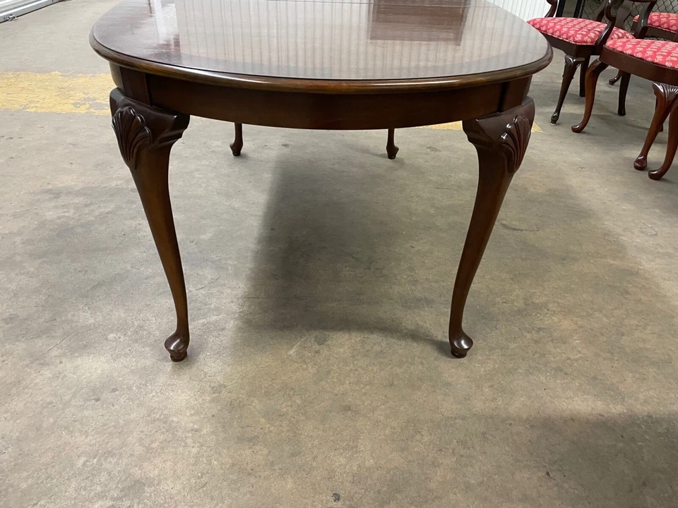 Mesa de comedor Councill de caoba Foto 2 de 4