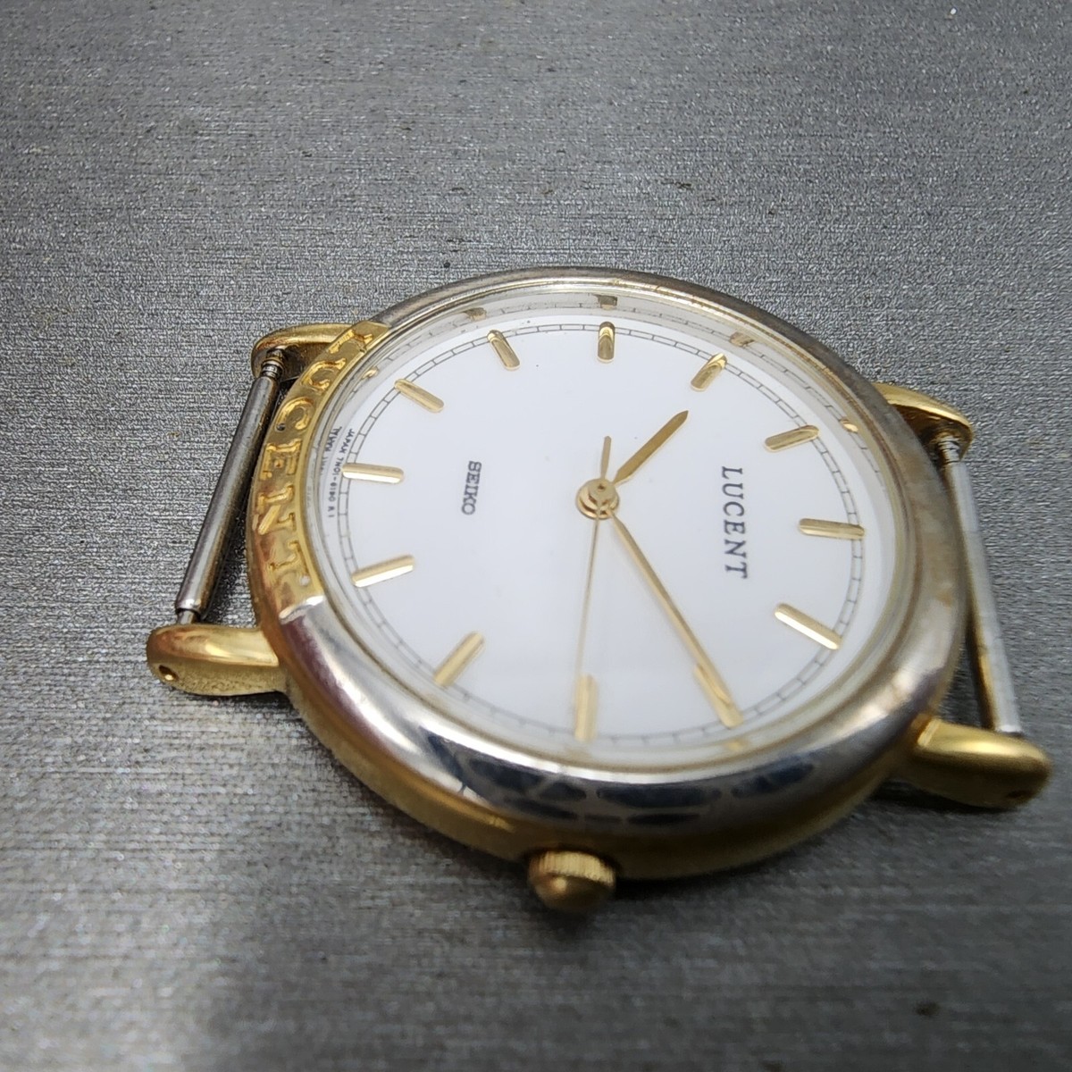 Seiko Lucent Watch Men 30mm White Dial Two Tone 7n01-615a New