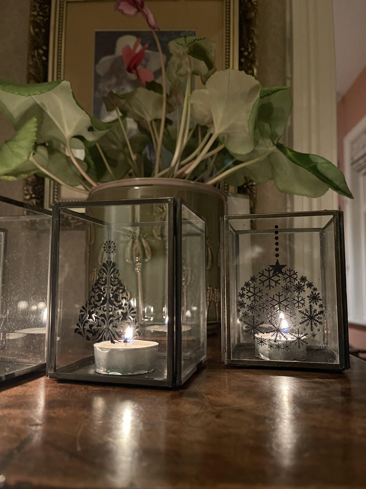 4 Christmas Tea Light Holders Black Metal And Glass NEW Vintage Rustic